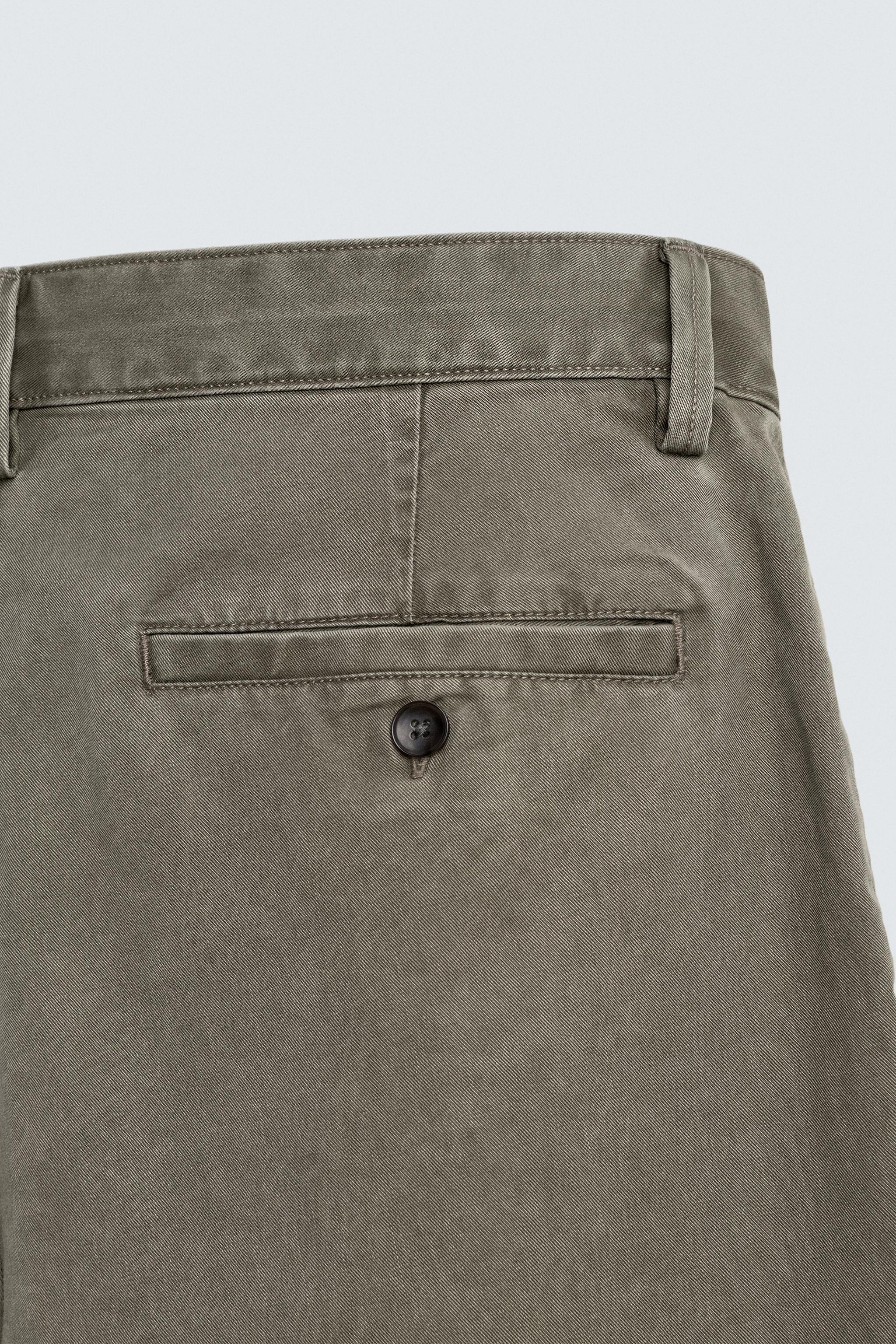 REGULAR FIT PLEATED SHORTS